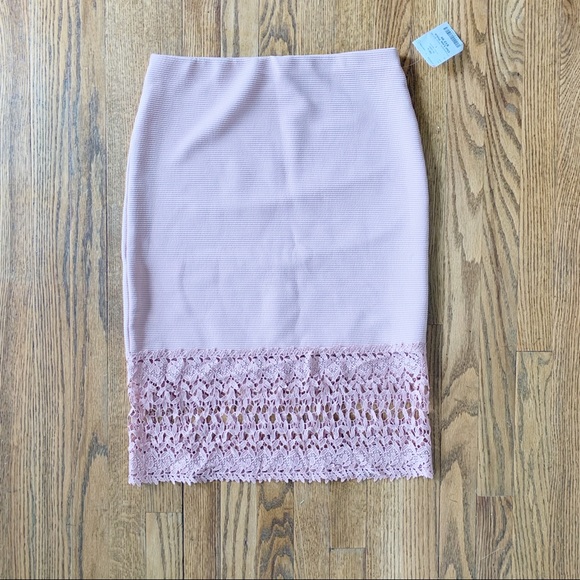 Dresses & Skirts - ❤️Lace bottom pencil skirt. NWT!
